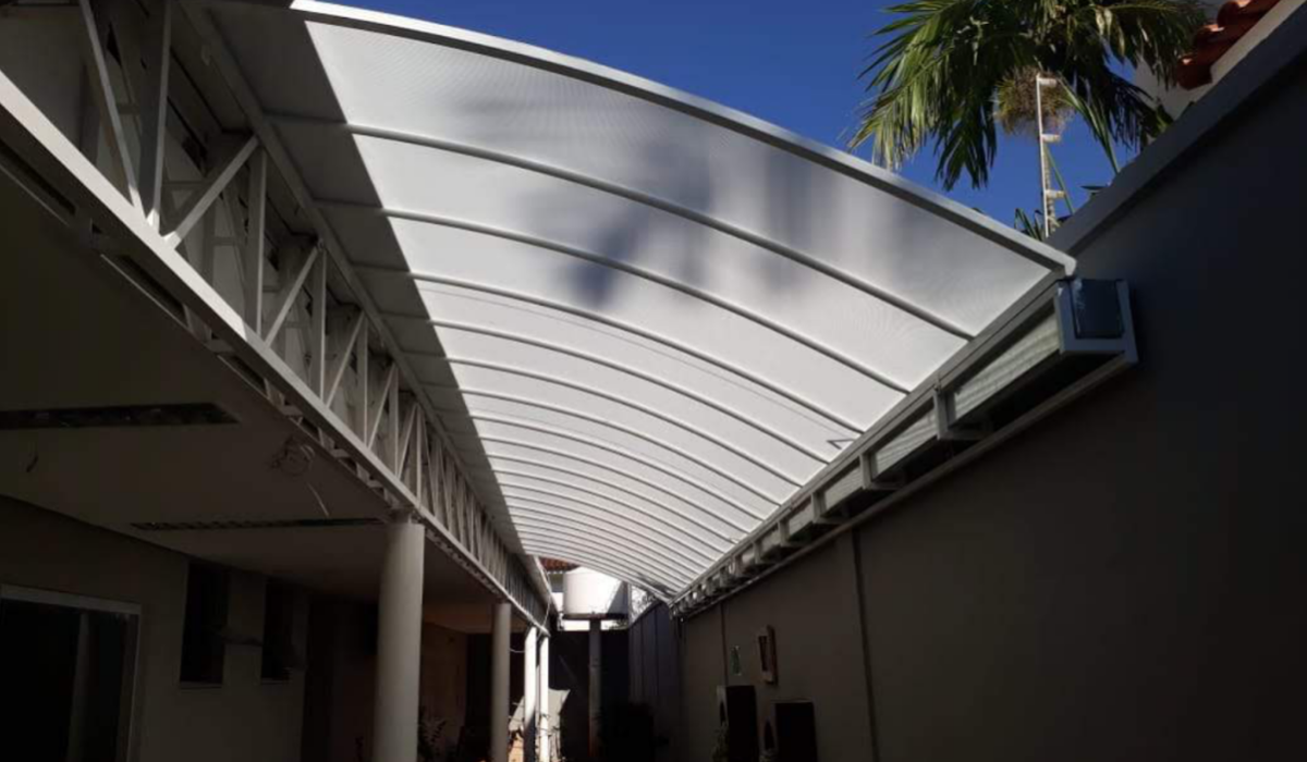toldo fixo em lona branco translucido